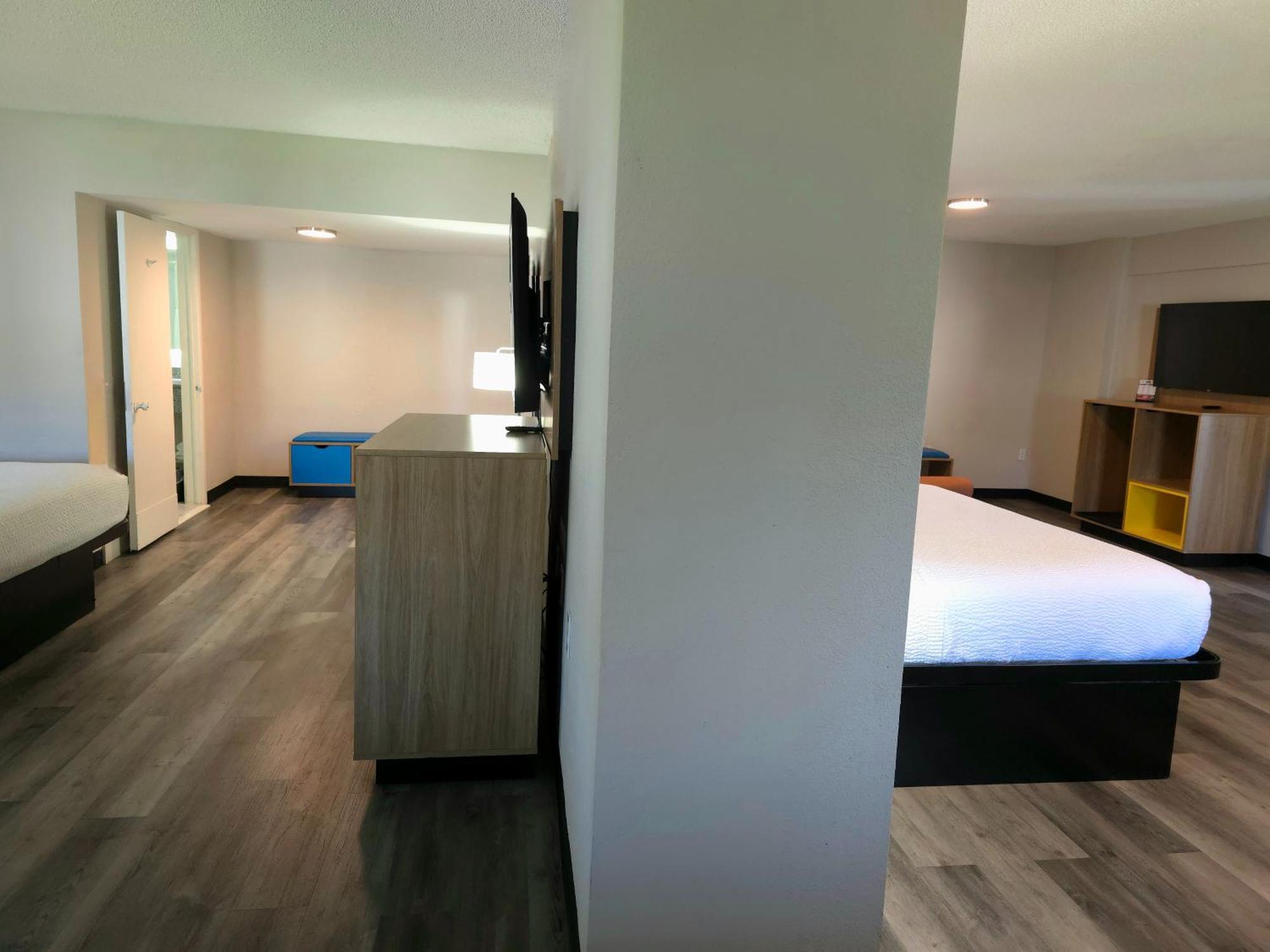 Days Inn And Suites By Wyndham Port Huron Εξωτερικό φωτογραφία