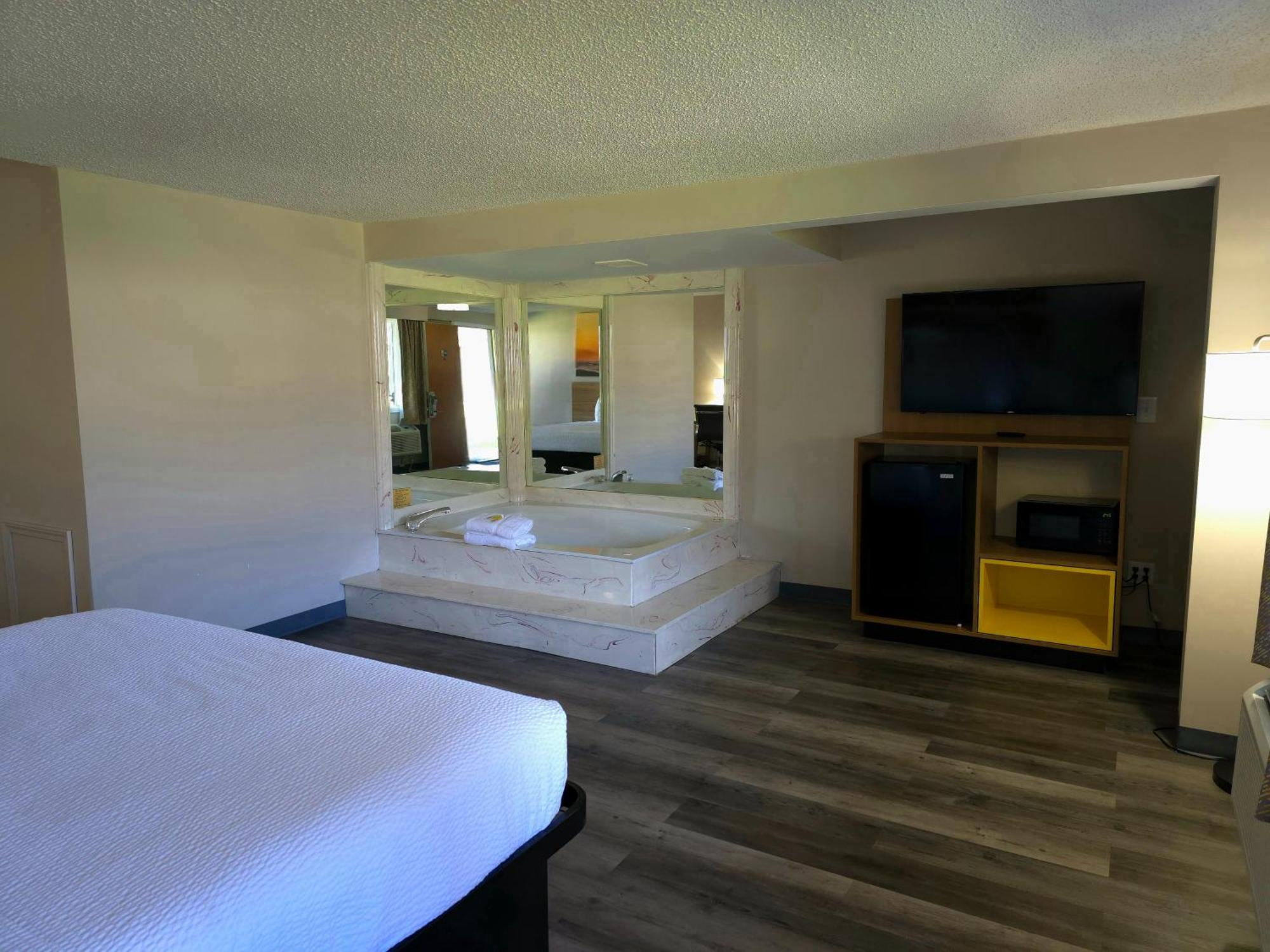 Days Inn And Suites By Wyndham Port Huron Εξωτερικό φωτογραφία