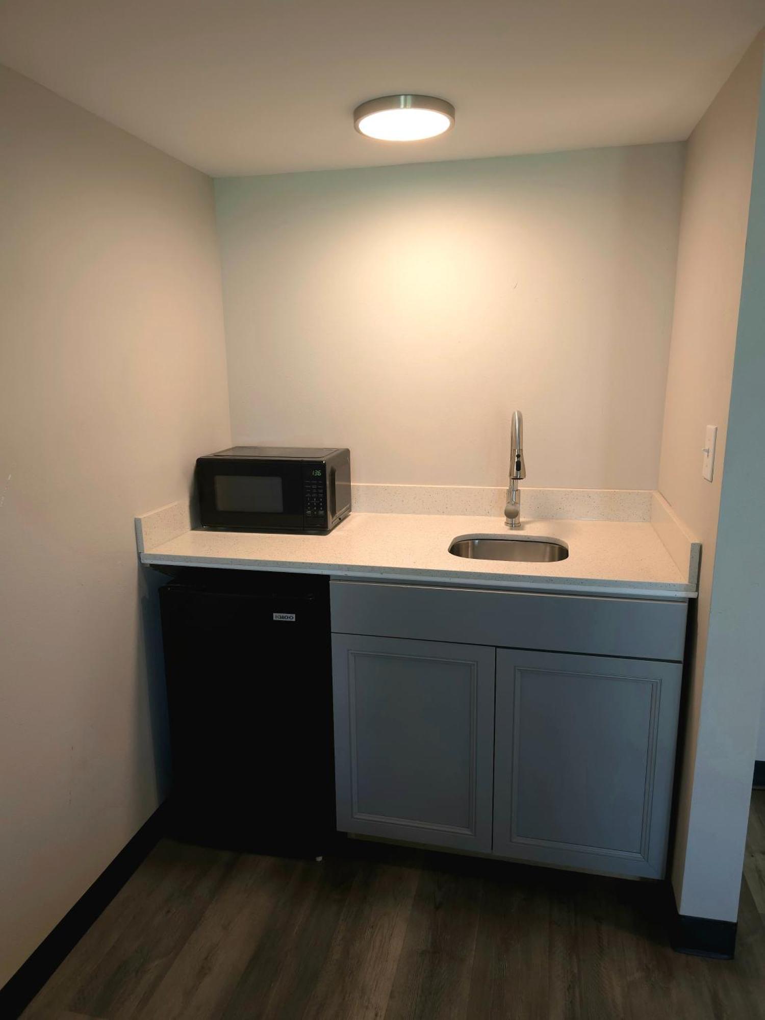 Days Inn And Suites By Wyndham Port Huron Εξωτερικό φωτογραφία