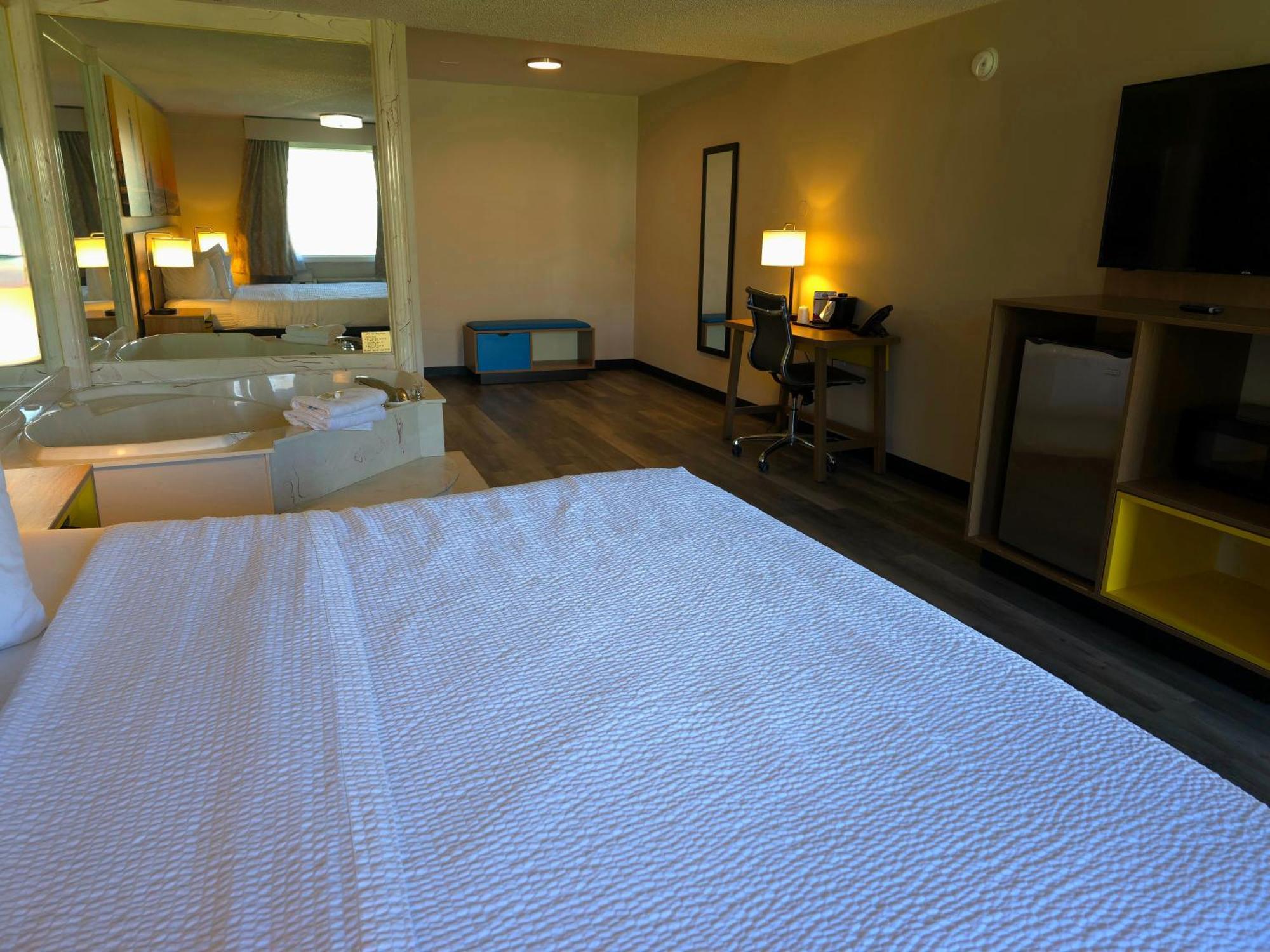 Days Inn And Suites By Wyndham Port Huron Εξωτερικό φωτογραφία