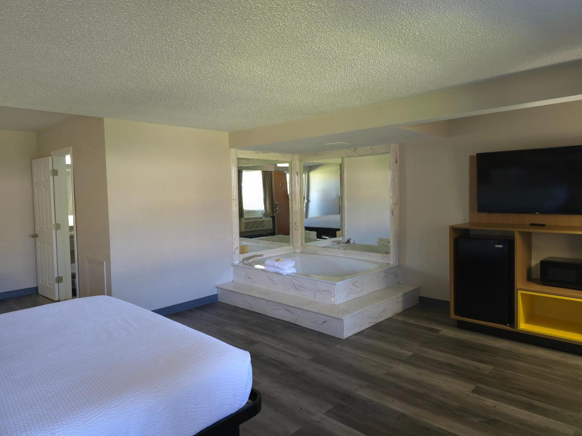 Days Inn And Suites By Wyndham Port Huron Εξωτερικό φωτογραφία